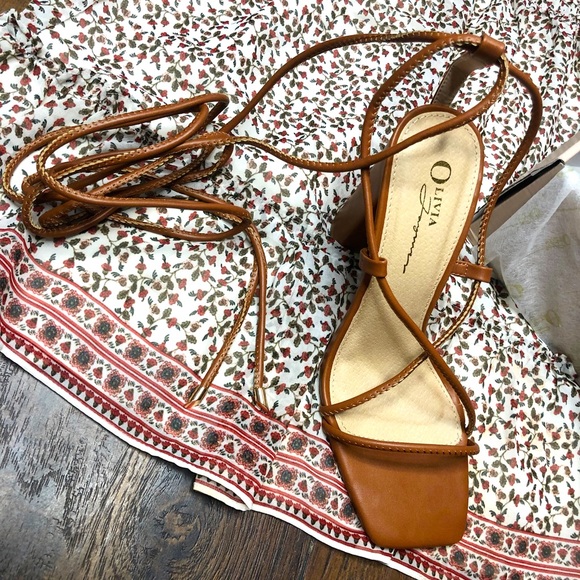 Lace up brown/tan block heels!! Just in time for spring break ☀️😍 - Picture 10 of 12